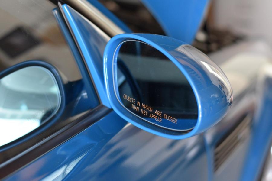Детали экстерьера BMW M3 Coupe Laguna Seca Blue (E46) 2003 года  (фото 72 из 149)